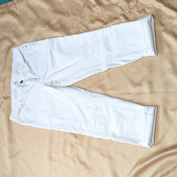 Jennifer Lopez Denim - 💙new item💙Jennifer Lopez white cropped jeans
